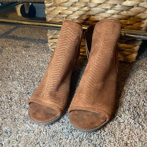 time and true memory foam heels size 8 1/2